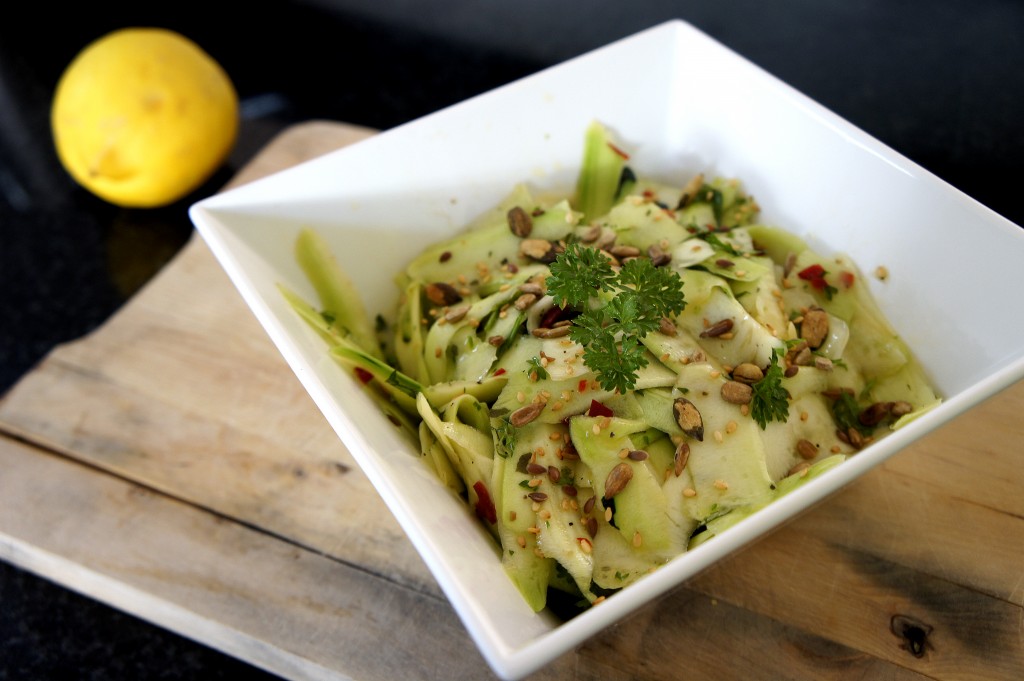 Schnell &amp; Leicht: Zucchini-Salat mit Chili und Minze | pastamici